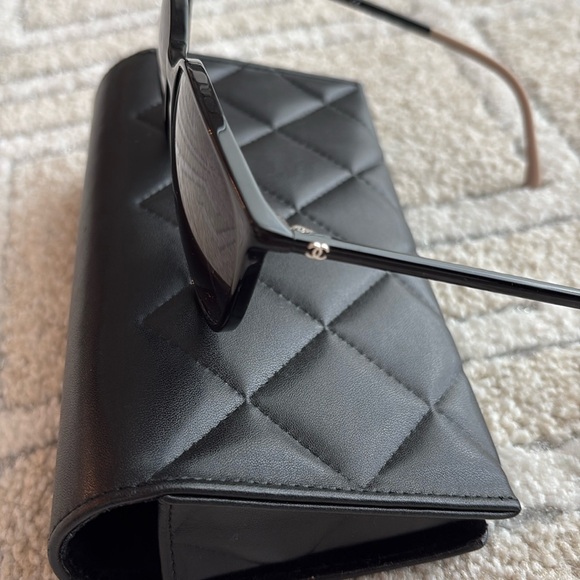 EUC Chanel 52MM Sunglasses comes in a case - Picture 7 of 7